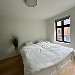 Deluxe 2 Bedroom With View And Underground Garage アパート