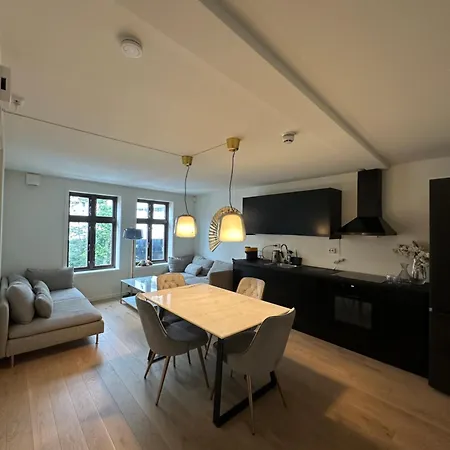 Deluxe 2 Bedroom With View And Underground Garage דירה *