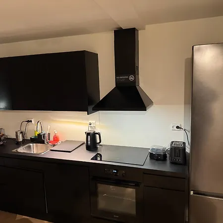 Deluxe 2 Bedroom With View And Underground Garage Διαμέρισμα *