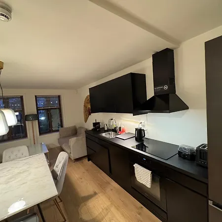 Deluxe 2 Bedroom With View And Underground Garage דירה *