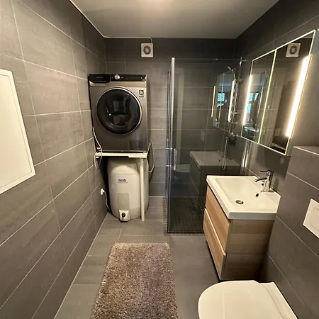 Deluxe 2 Bedroom With View And Underground Garage *