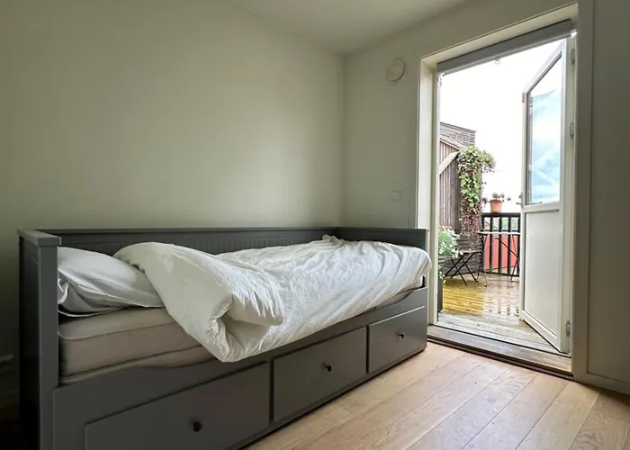 Deluxe 2 Bedroom With View And Underground Garage Διαμέρισμα *