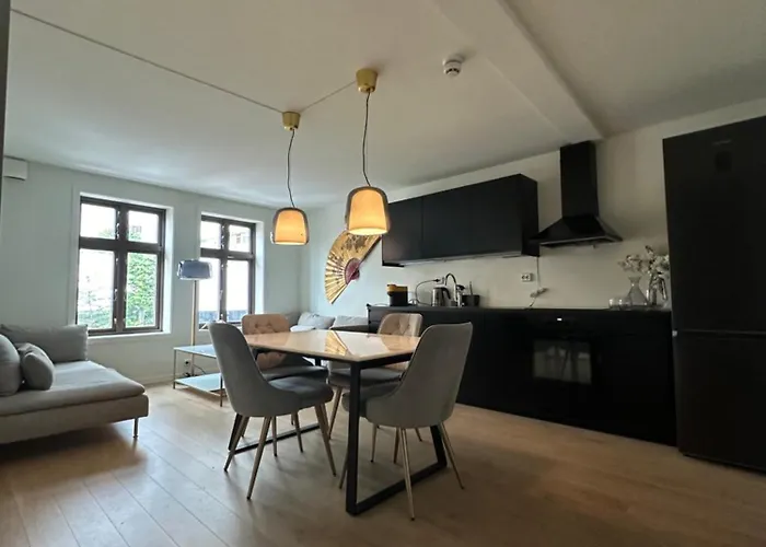 Deluxe 2 Bedroom With View And Underground Garage Διαμέρισμα *