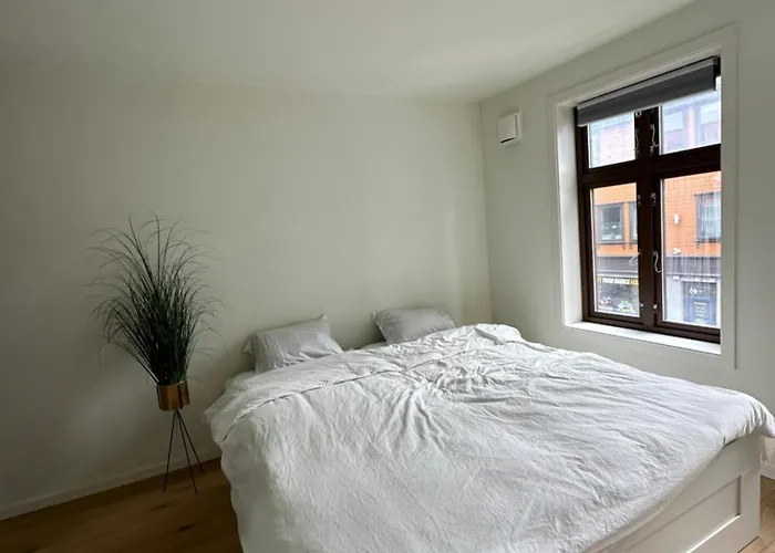 Deluxe 2 Bedroom With View And Underground Garage Διαμέρισμα
