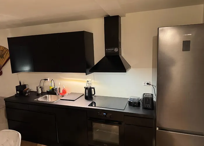 Deluxe 2 Bedroom With View And Underground Garage Διαμέρισμα *