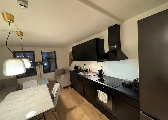 Deluxe 2 Bedroom With View And Underground Garage Διαμέρισμα *